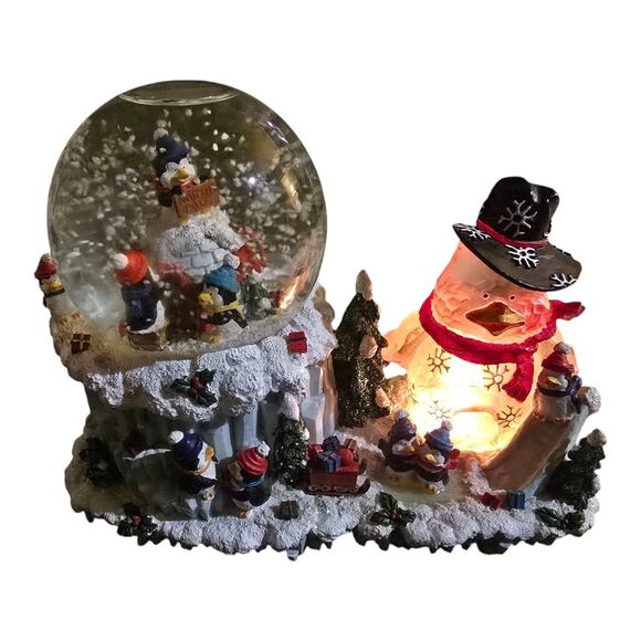 San Francisco Music Box Co Santa Claus Is Coming To Town Penguin Snow Globe - Picture 1 of 9